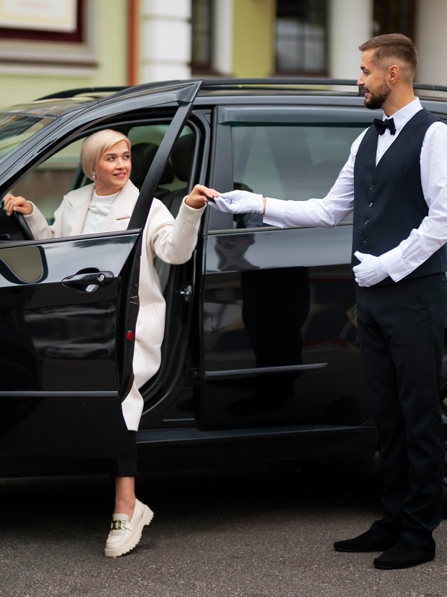 Proper valet parking is essential for smooth logistics management. Finding the right drivers and parking solutions helps prevent chaos at the venue. Various hotels, resorts, and properties offer free valet parking as an additional facility for guests. Examples include skilled drivers, valet cards, key cards, valet spaces, and more.